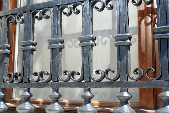 Learn how to paint the grilles of your home with these tips.