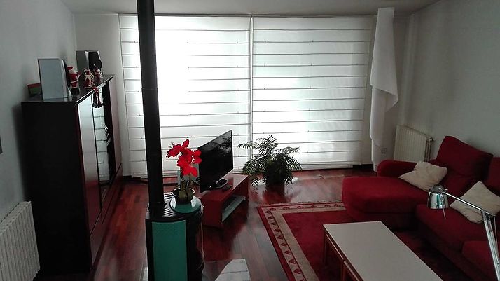 Townhouse with 3 bedrooms and two bathrooms with parking