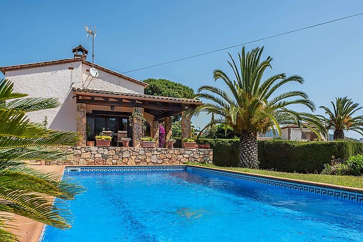 Casa Maria- Bonica casa amb piscina a Cabanyes