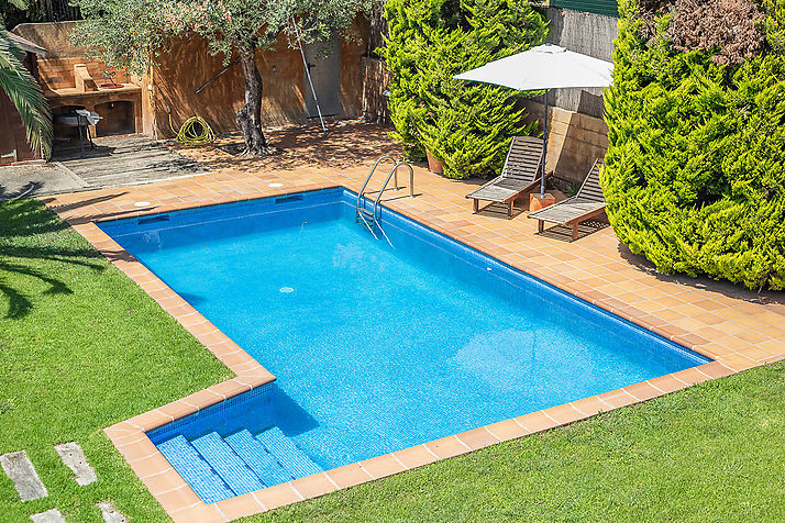 Großes Haus mit Pool und Garten in Calonge