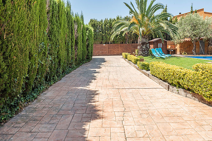 Großes Haus mit Pool und Garten in Calonge