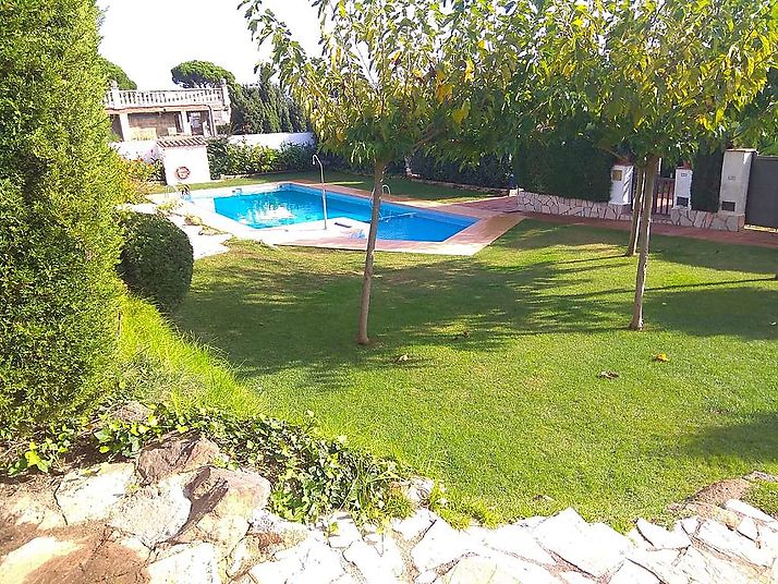Casa adossada en comunidad con piscina en Tossa de Mar