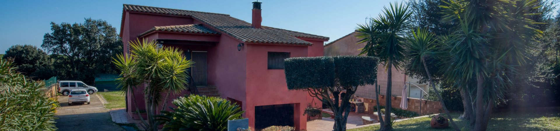 Bonica villa amb 5 habitacions, dos vivendes i terreny pla