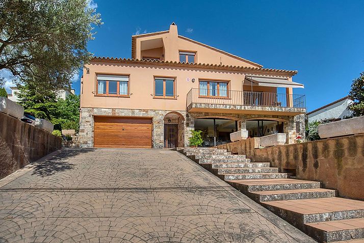 Nice house in excellent area