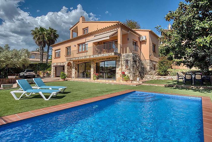 Bonica casa en una exel.lent zona