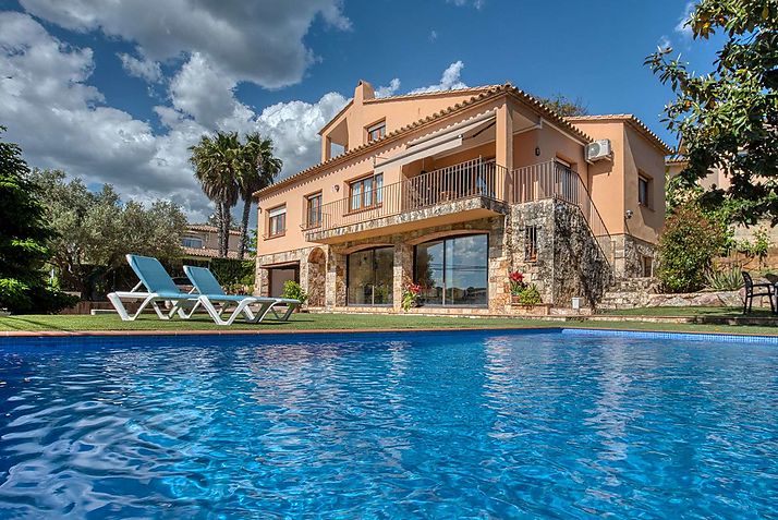 Bonica casa en una exel.lent zona