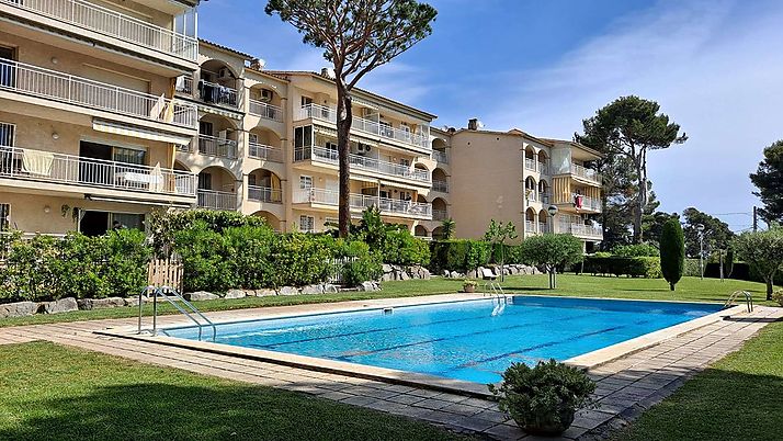 Bonic apartament amb zona comunitaria al costat de la platja