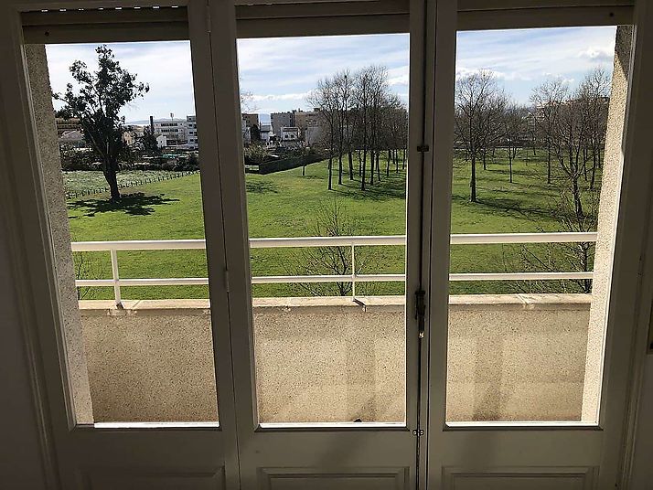 APARTMENT WITH MAGNIFICENT VIEWS AND EVERYTHING OUTSIDE