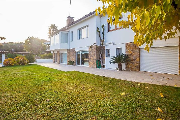 Hermosa casa con jardín privado