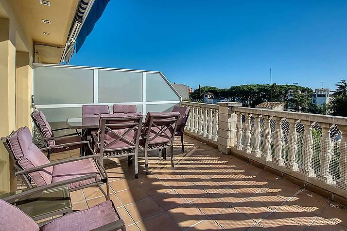 Beautiful penthouse located 150 m from the beach and with terraces with fabulous views