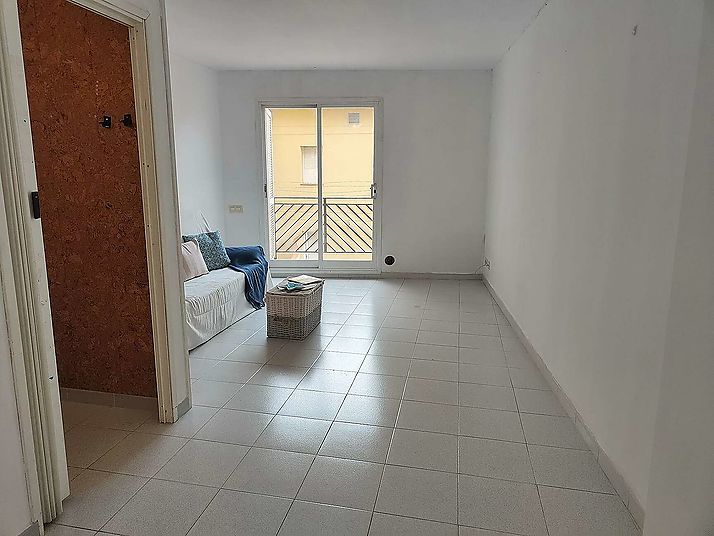 Apartament situat a 150m de la platja