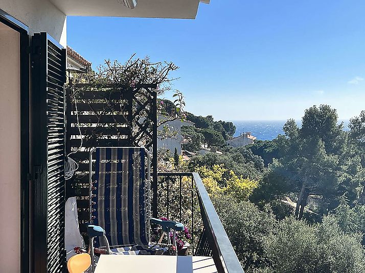 Casa adossada a 300m de la platja amb fantàstiques vistes a les muntanyes