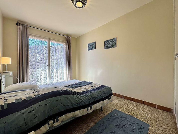 Casa adossada a 300m de la platja amb fantàstiques vistes a les muntanyes