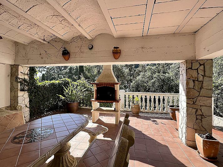 Casa adossada a 300m de la platja amb fantàstiques vistes a les muntanyes