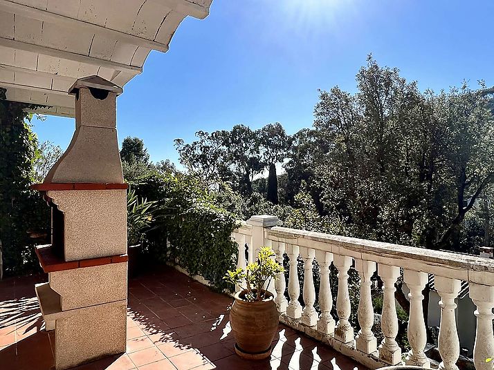 Casa adossada a 300m de la platja amb fantàstiques vistes a les muntanyes