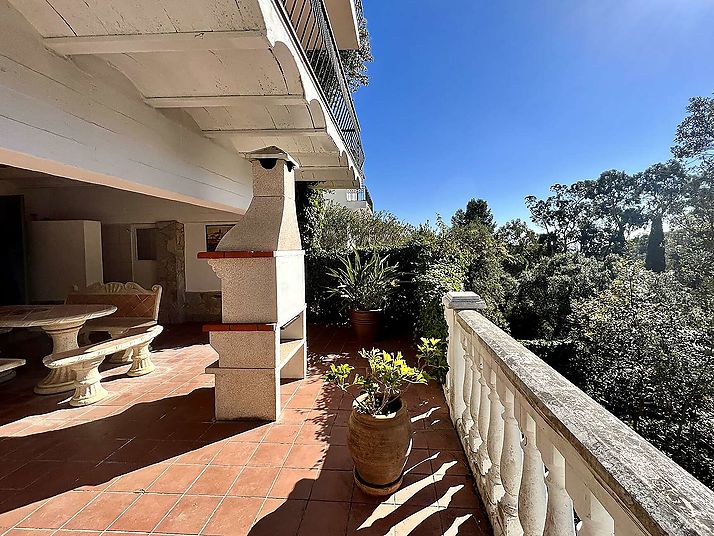 Casa adossada a 300m de la platja amb fantàstiques vistes a les muntanyes