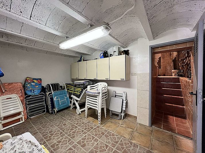 Casa adossada a 300m de la platja amb fantàstiques vistes a les muntanyes