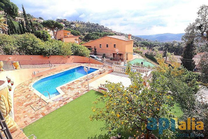 House to move into in Les Teules, Santa Cristina d'Aro with beautiful views of the sea and mountains