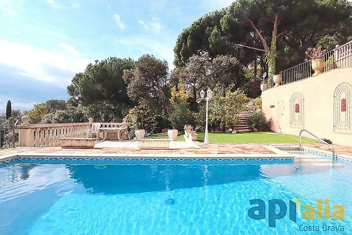 House to move into in Les Teules, Santa Cristina d'Aro with beautiful views of the sea and mountains