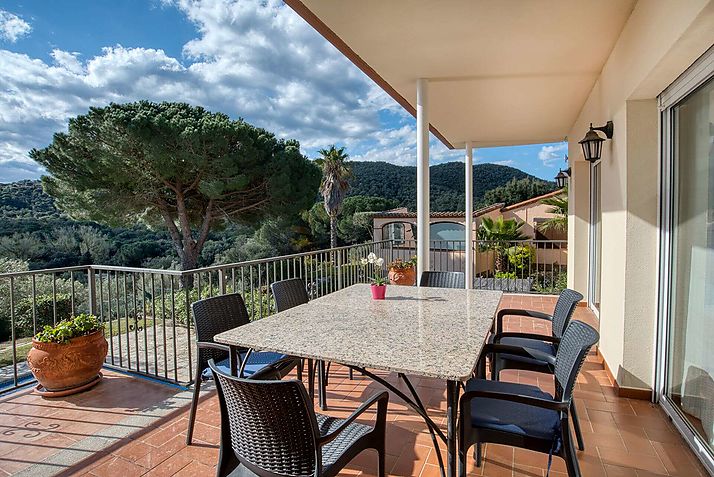 Magnificent house with pool and garden in Calonge