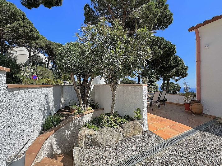 Ideal villa for large families with total privacy and sea views.