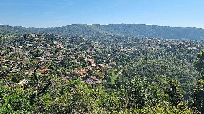 Plot with side sea views