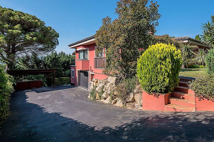 Beautiful villa on the Golf Course of Santa Cristina d'Aro.