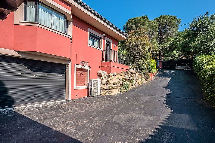 Beautiful villa on the Golf Course of Santa Cristina d'Aro.