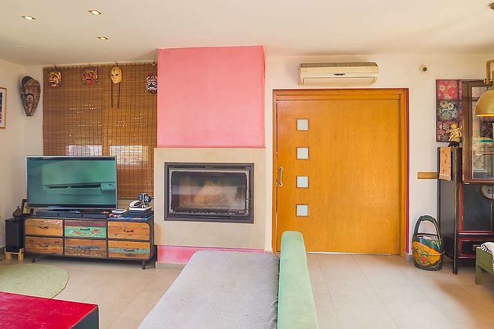 Beautiful house with sea and mountain views in Vall LLobrega