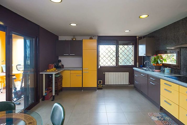 Beautiful house with sea and mountain views in Vall LLobrega