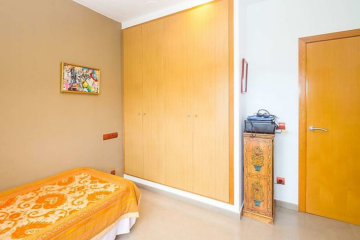 Beautiful house with sea and mountain views in Vall LLobrega