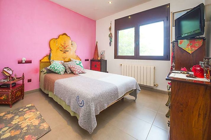 Beautiful house with sea and mountain views in Vall LLobrega