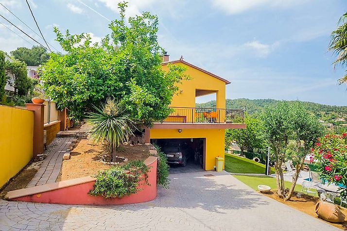 Preciosa casa amb vistes al mar i muntanya a Vall-LLobrega