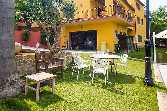 Beautiful house with sea and mountain views in Vall LLobrega