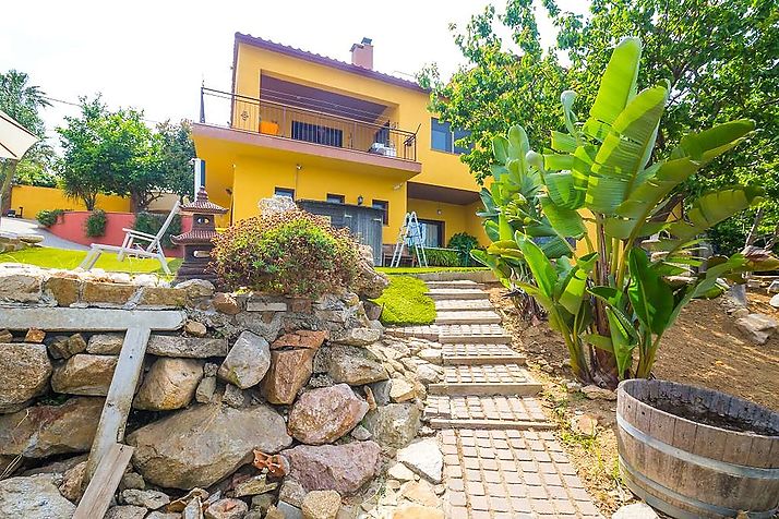 Beautiful house with sea and mountain views in Vall LLobrega