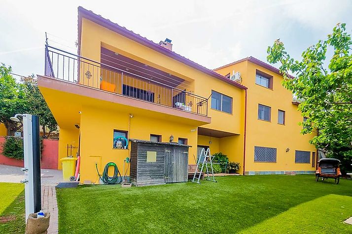Beautiful house with sea and mountain views in Vall LLobrega