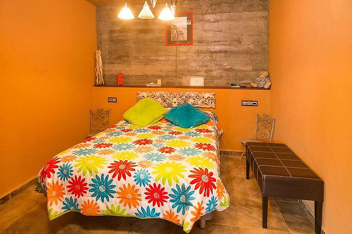 Beautiful house with sea and mountain views in Vall LLobrega