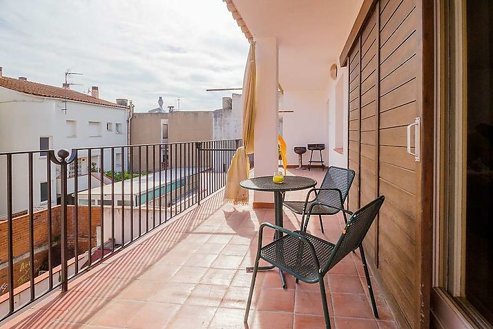 Sunny apartment close to the beach in Platja d