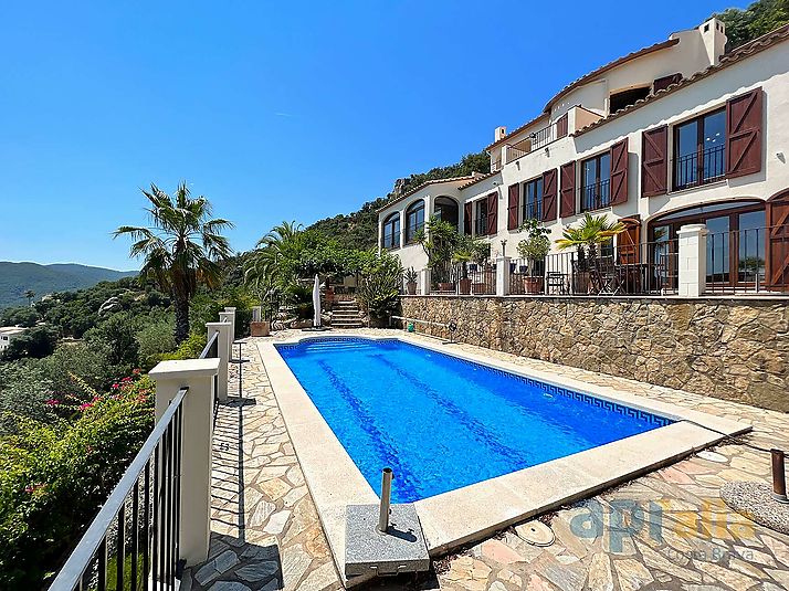 Fantàstica casa amb vistes i piscina