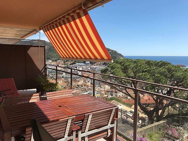 Apartment with 15m terrace, views and parking