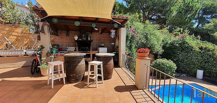 Bonita casa en urbanización en Mas Pere