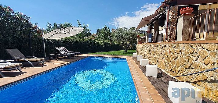 Bonita casa en urbanización en Mas Pere