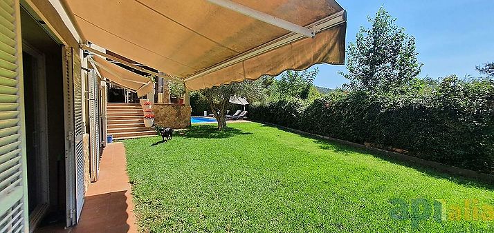 Bonita casa en urbanización en Mas Pere