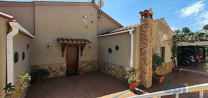 Bonita casa en urbanización en Mas Pere