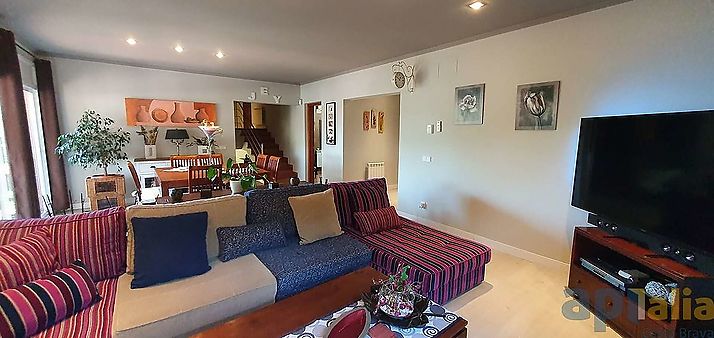 Bonita casa en urbanización en Mas Pere