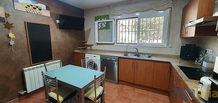 Bonita casa en urbanización en Mas Pere