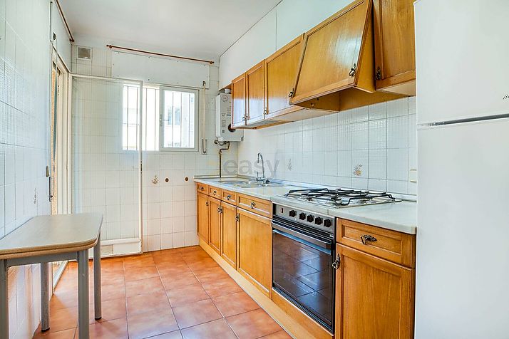 Practical flat 150m from the beach
