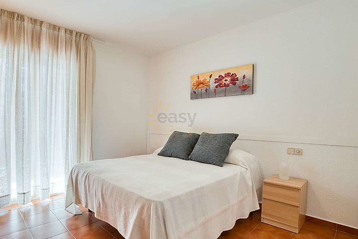 Practical flat 150m from the beach