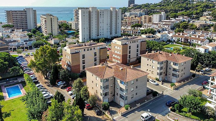 Practical flat 150m from the beach