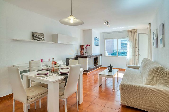 Practical flat 150m from the beach